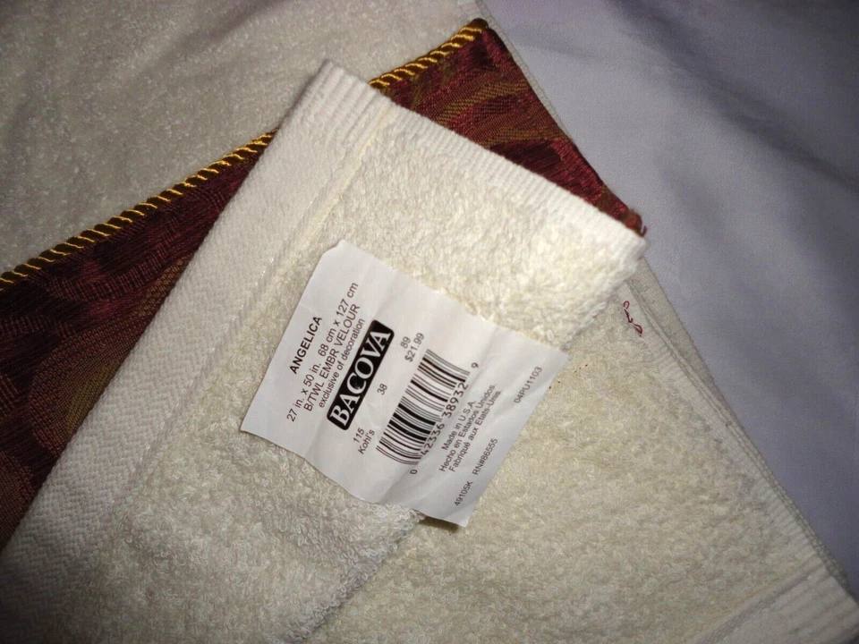 TOALLA DE BAÑO IMPERIAL BACOVA ANGELICA PAISLEY BORDADA ROJA Y DORADA (1) 27X50 Foto 4 de 4