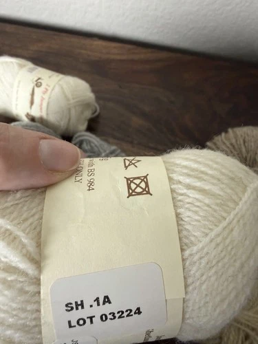 Jamieson & Smith Shetland Wool Yarn 2 Ply Jumper 4 Grey 2 Ivory 2 No Label image 3