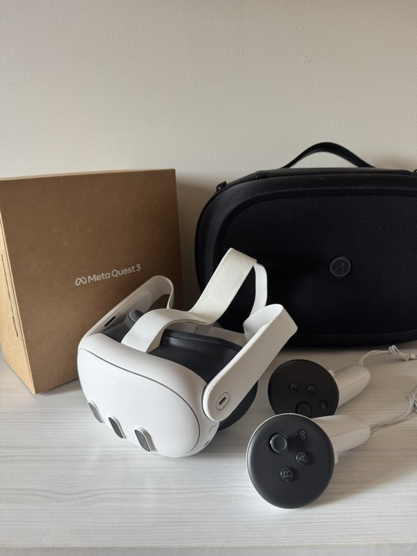 Meta Quest 3 Standalone VR Headset - White, 128GB Storage Capacity