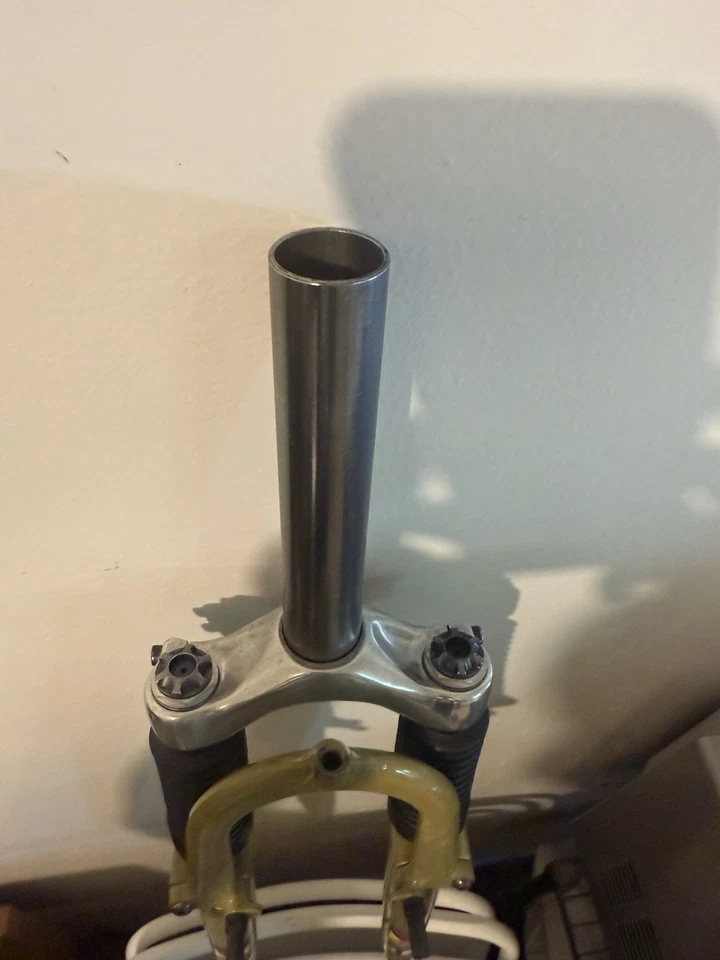 Vintage RockShox Magnesium 21 Suspension Fork 1-1/8”X 6.25” (158.75mm) MTB 26” - Image 3 of 4