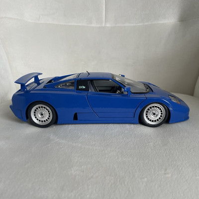 Bburago Bugatti EB110 1991 Sportwagen Modellauto 1:18 blau Kunststoff
