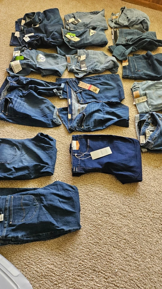 Lot of 16 New size 20-24 plus size pants & shorts W/Tags Calvin Klein, Levi, Lee - Image 2 of 4