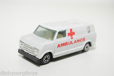 YATMING 1501 FORD ECONOLINE VAN AMBULANCE NEAR MINT CONDITION