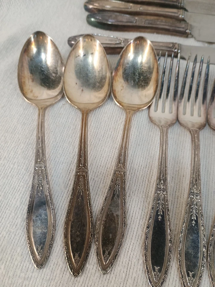 Cuchara tenedor de cubiertos Rogers 1881 chapada en plata CORONET/MYSTIC 16 piezas Foto 4 de 4