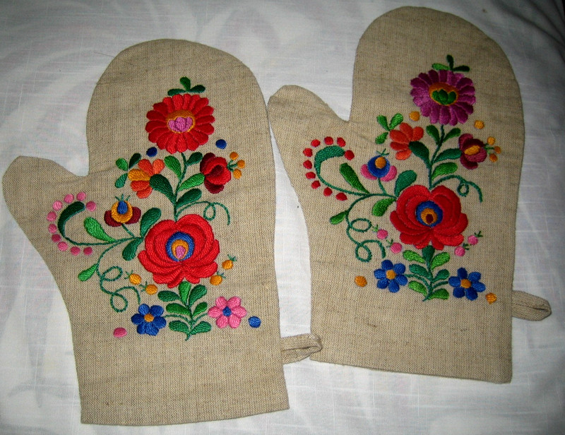 HUNGARIAN Folk Art Embroidered Linen Oven Mitts ~ Matyó Embroidery