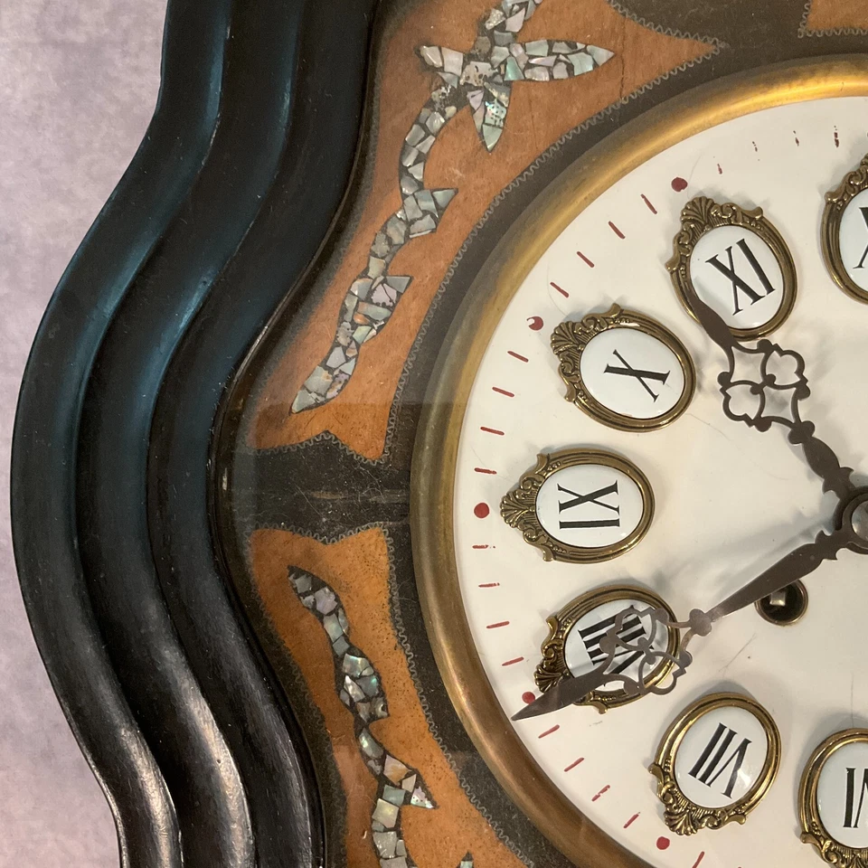 Antiguo reloj de pared francés Napoleón III madreperla incrustación y esmalte del siglo XIX Foto 4 de 4