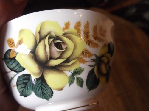 VINTAGE ELEGANT GILDED QUEEN ANNE SUGAR BOWL GOLDEN YELLOW ROSES RIDGWAY - Picture 5 of 5