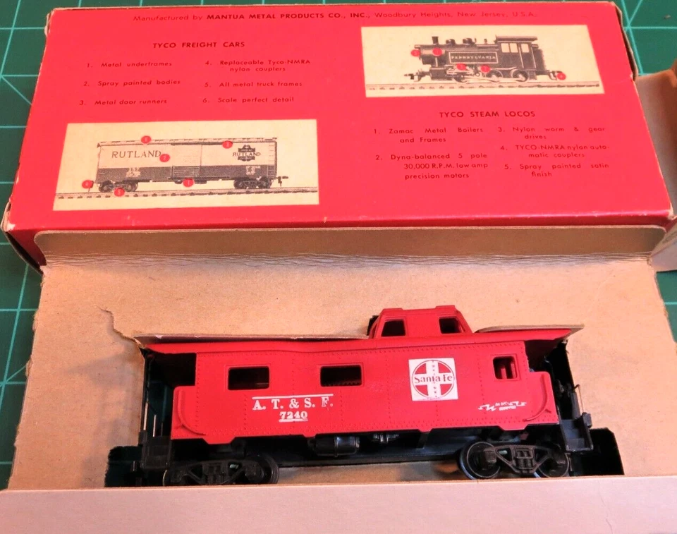 TYCO MANTUA T327J:349 HO Scale 8 Wheel Streamline Caboose "AT&SF 7240" - Image 4 of 4