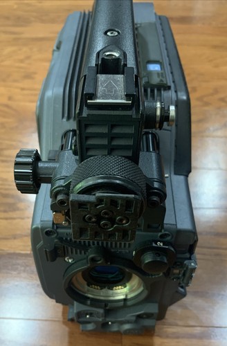 Sony DSR-390 DVCAM Camera - Picture 8 of 10