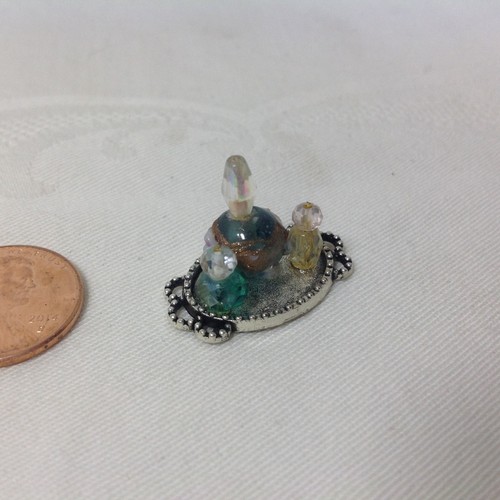 Juego de 3 botellas de tocador de perfume en miniatura para casa de muñecas verdes amarillas azuladas hechas a mano - Imagen 2 de 5