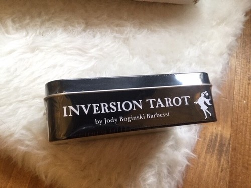 INVERSION TAROT IN TIN DECK CARDS BOOKLET INSPIRATION CAT ResQ - Picture 3 of 3