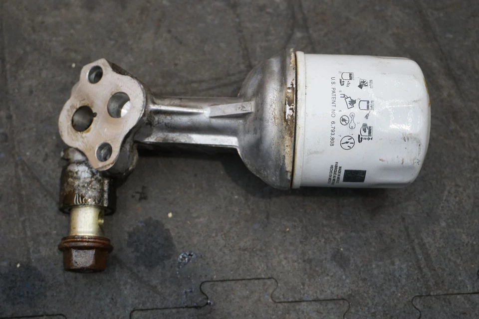 Adaptador de filtro de aceite OEM Mazda RX8 2006-08 Foto 4 de 4