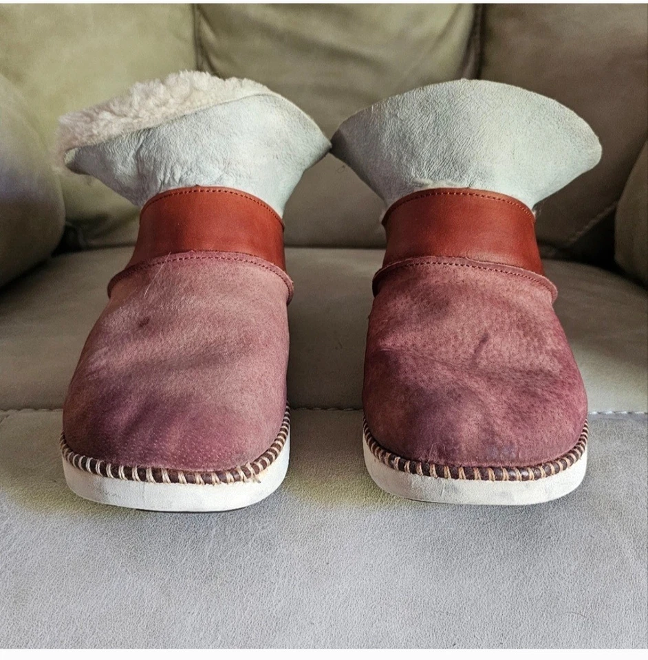 OluKai Suede and Fur Multicolor Two Ways to Wear Winter Booties size 9 - Image 3 of 4