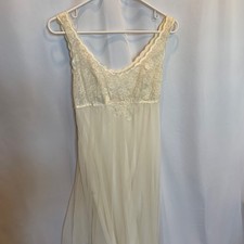 Vintage 1960s Warners White Floral Lace Night Gown PROJECT PIECE