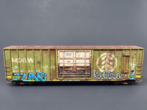 Weathered Athearn HO FMC 50' Plug Door Box Car MD&W W/ Graffiti Tags - Picture 3 of 12