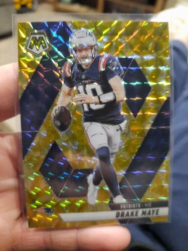 2025 Panini Mosaic - Drake Maye #28 Reactive Yellow Mosaic Prizm