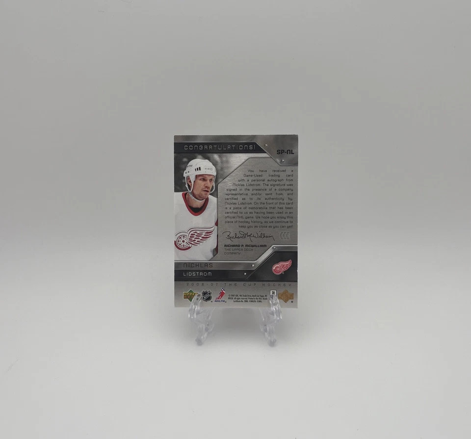 2006-07 Upper Deck The Cup - Parches exclusivos/75 Nicklas Lidstrom #SP-NL Foto 2 de 2