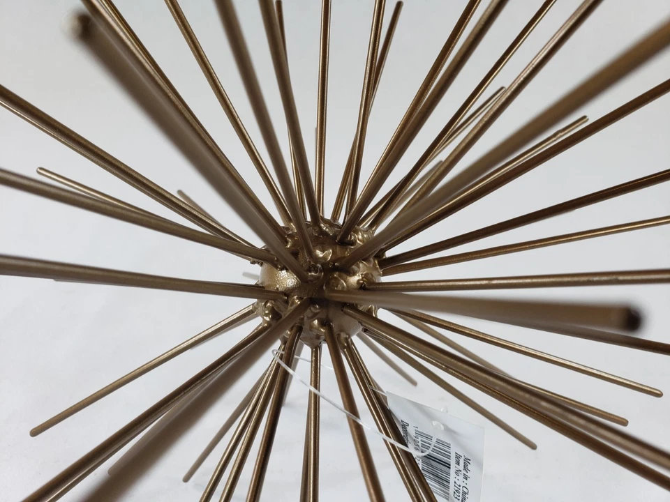 Colección Urban Trends 8x8x8 pulgadas Escultura de erizo de mar de metal acabado recubierto dorado Foto 3 de 4