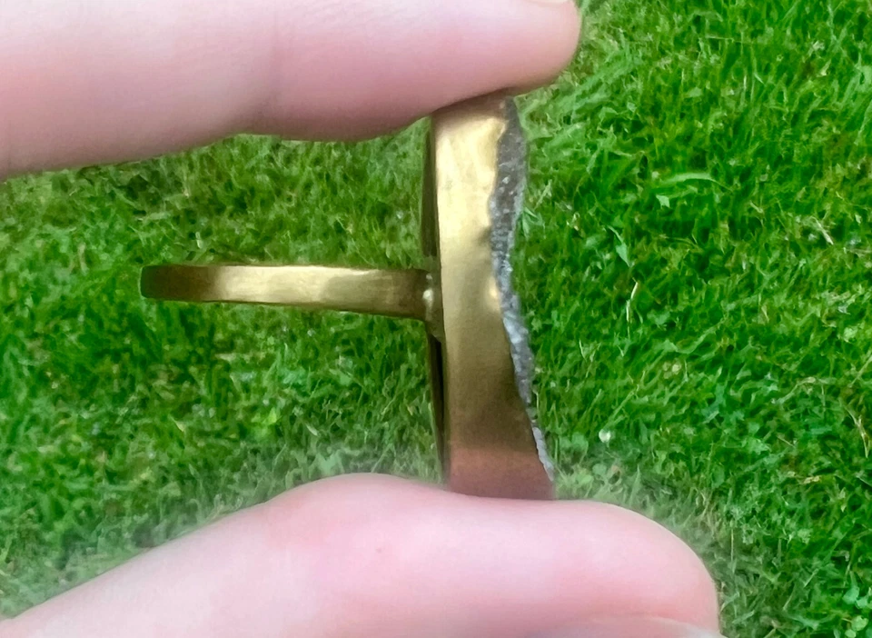 Anel de declaração drusa ametista natural Montevidéu – Latão banhado a ouro – Tamanho 7 - Imagem 4 de 4