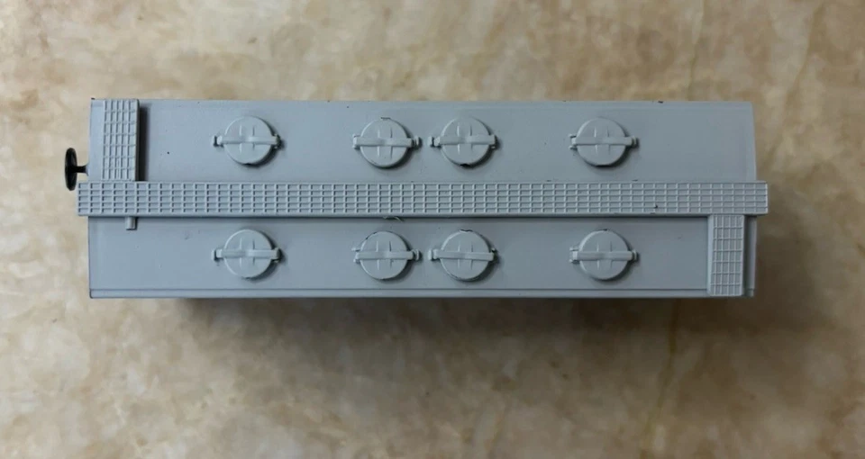 HO Scale Atlas PS-2 2-Bay Covered Hopper Wisconsin Central #81130 - Image 4 of 4