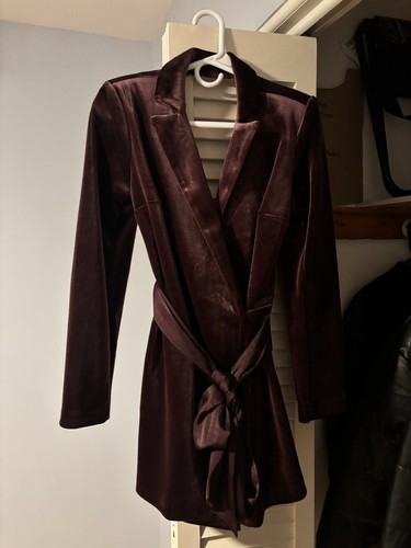 Express Women's Plum Velvet Long Sleeve Open Back Tie Waist Blazer Romper-Size 6