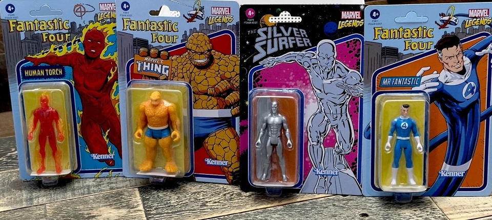 Fantastic Four NUEVO Marvel Legends Figura Retro Lote DE 4 COSAS SILVER SURFER MÁS Foto 3 de 4