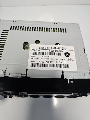 Reproductor de casete AM/FM Chrysler Dodge Jeep 84-02 pieza de radio OEM # P56038933AB - Imagen 2 de 5