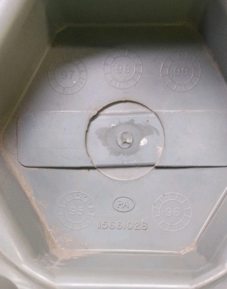 95-99 GMC S15 JIMMY SONOMA JUEGO DE 4 TAPAS CENTRALES DE RUEDA ORIGINALES USADAS GRIS/ROJO #15661028 Foto 3 de 4