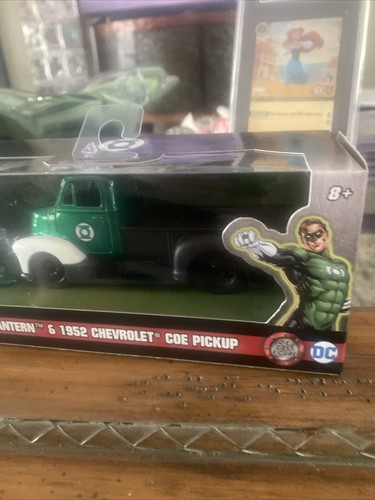 JADA 1952 CHEVROLET COE PICKUP & GREEN LANTERN DIECAST FIGURE 1/32.Fast Shipping - Picture 3 of 6