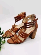 Women’s Sole Society  Beige Suede Sandals Size 5B