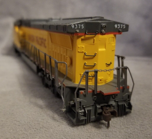 BACHMANN SPECTRUM # 86025 HO GE DASH 8-40CW DIESEL UNION PACIFIC # 9375 TESTED - Picture 8 of 11