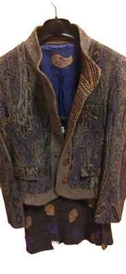 Wunderschöner Damenanzug der Marke ETRO mit speziellen Prints