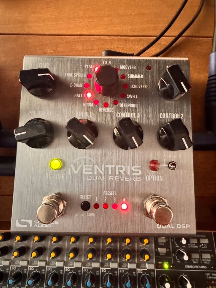 Riverbero digitale VENTRIS Dual Reverb Source Audio