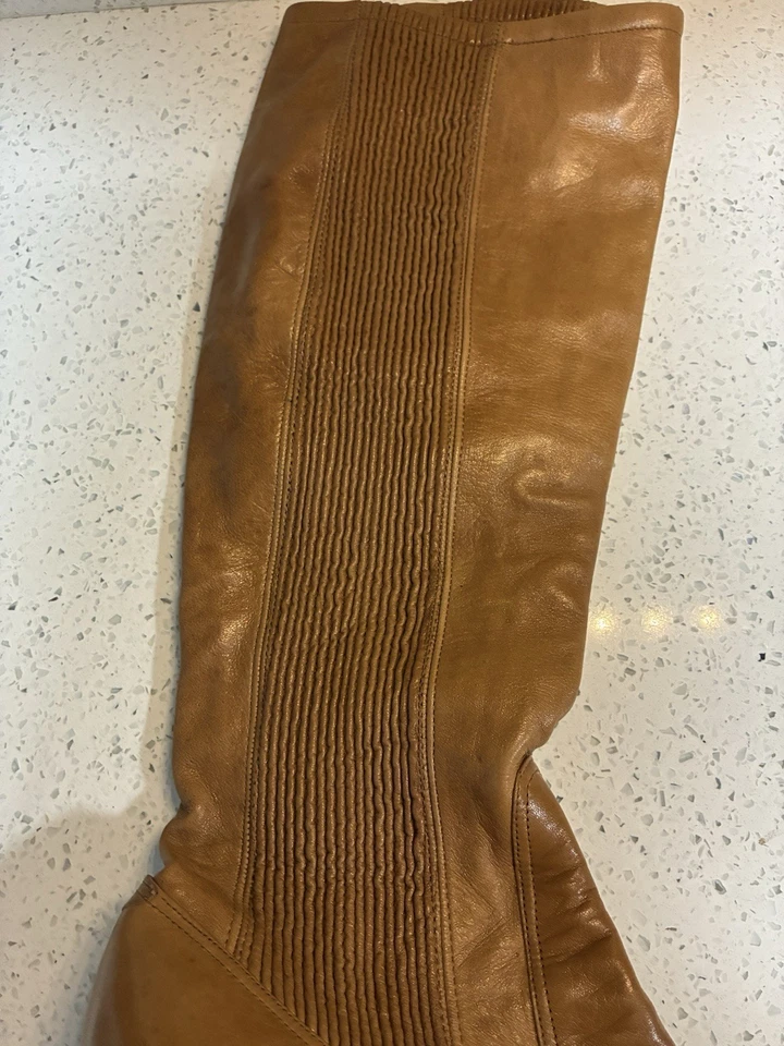 BOTAS HASTA LA RODILLA SAKS FIVE AVENUE DE CUERO TOSTADO PARA DAMA 8 M ITALIANAS USADAS Foto 2 de 4