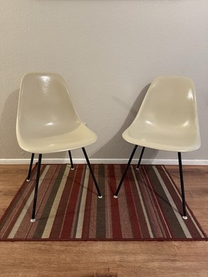 HERMAN MILLER EAMES Vintage Stacking Chair Fiberglass White Naugahyde Original 
