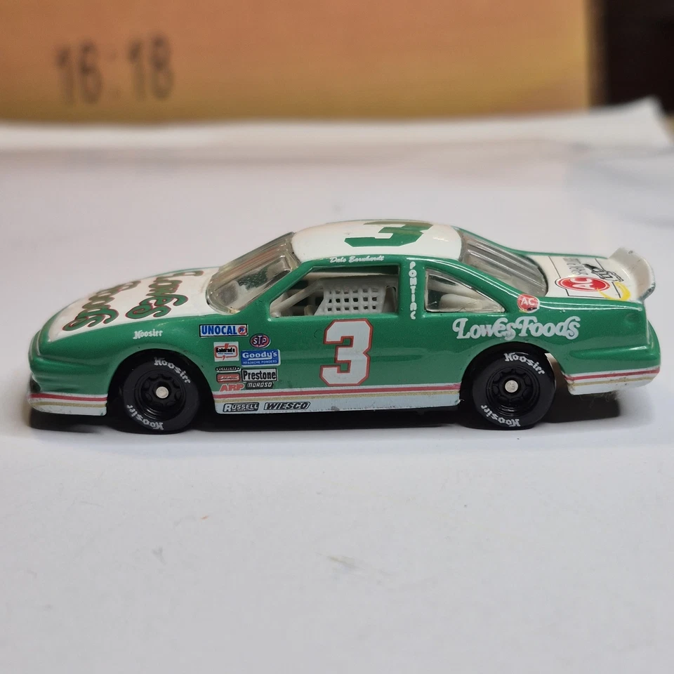 1998 Dale Earnhardt 1/64 1989 #3 Lowe's Foods Pontiac Grand Prix  - Imagem 2 de 4