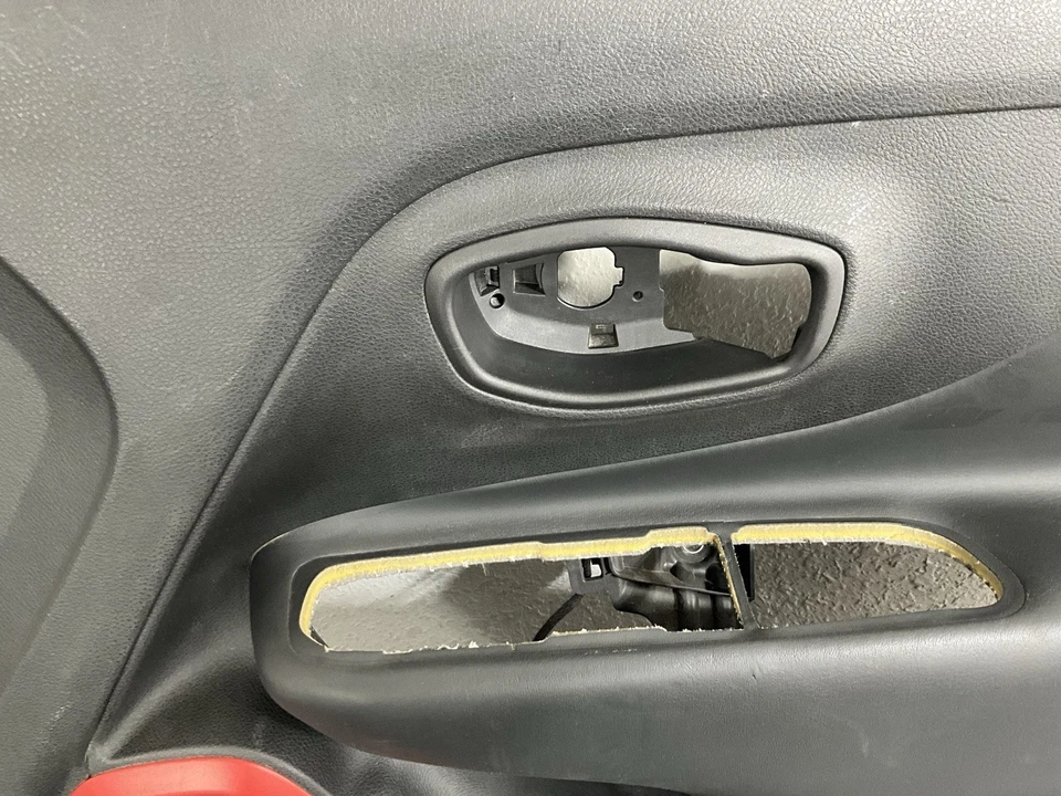 Jeep Renegade 2017 puerta del panel lateral del pasajero delantero derecho 2619066 OEM Foto 4 de 4