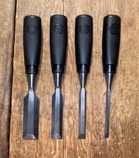 VINTAGE STANLEY BEVEL EDGE CHISELS X 4 BLACK HANDLED CARPENTER JOINERS OLD TOOLS
