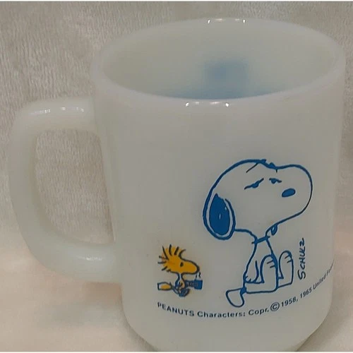 Vintage Anchor Hocking Fire-King Peanuts Snoopy milk glass mug "Coffee Break"