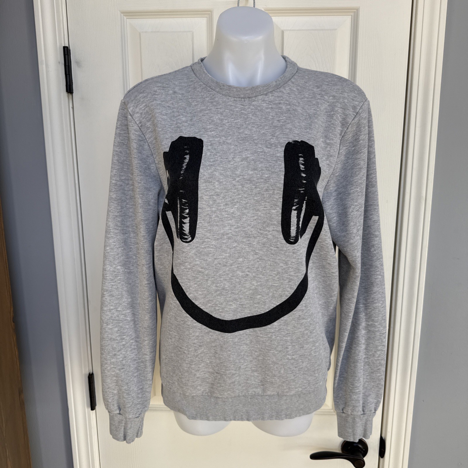 H&M DIVIDED Gray Sweatshirt Long Sleeve HEADPHONES SMILEY MUSIC Pullover Women M