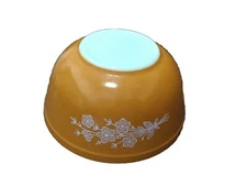 Vintage Pyrex "Butterfly Gold” Mixing Bowl - #403 - 2.5 L Retro