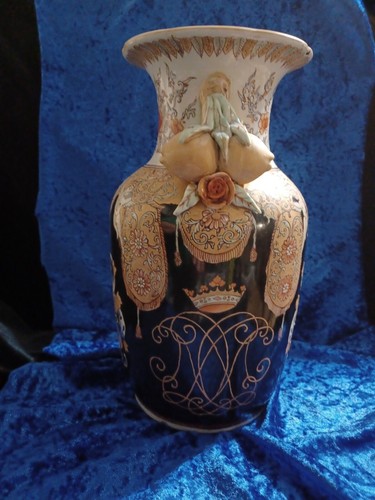 Vintage N Larserak chinesisches Porzellan 3-D geformte Wappenstil Vase, 12 Zoll - Bild 10 von 24