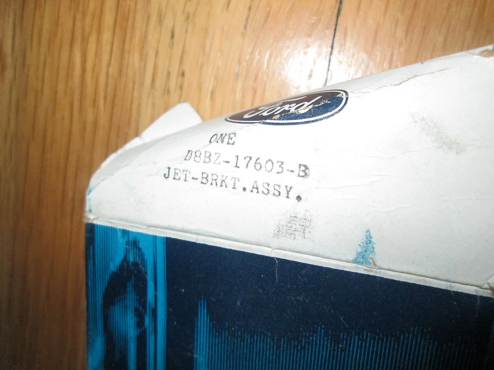 FORD FAIRMONT 1978 1979 MANGUERA Y SOPORTE PARA LAVADORA DE PARABRISAS RH D8BZ-17603-B nuevo de lote Foto 2 de 2