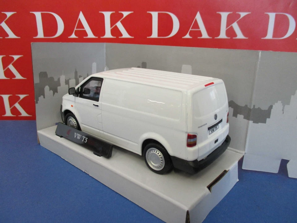 Die cast 1/43 Modellino Furgone Van Volkswagen Transporter T5 bianco Cararama - Immagine 3 di 4