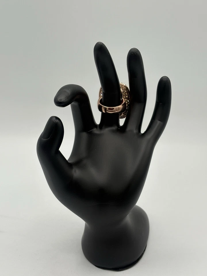 Anillo Joan Boyce Rock Your Ring Rectangular Pavé Champagne Talla 7-1174 Foto 4 de 4