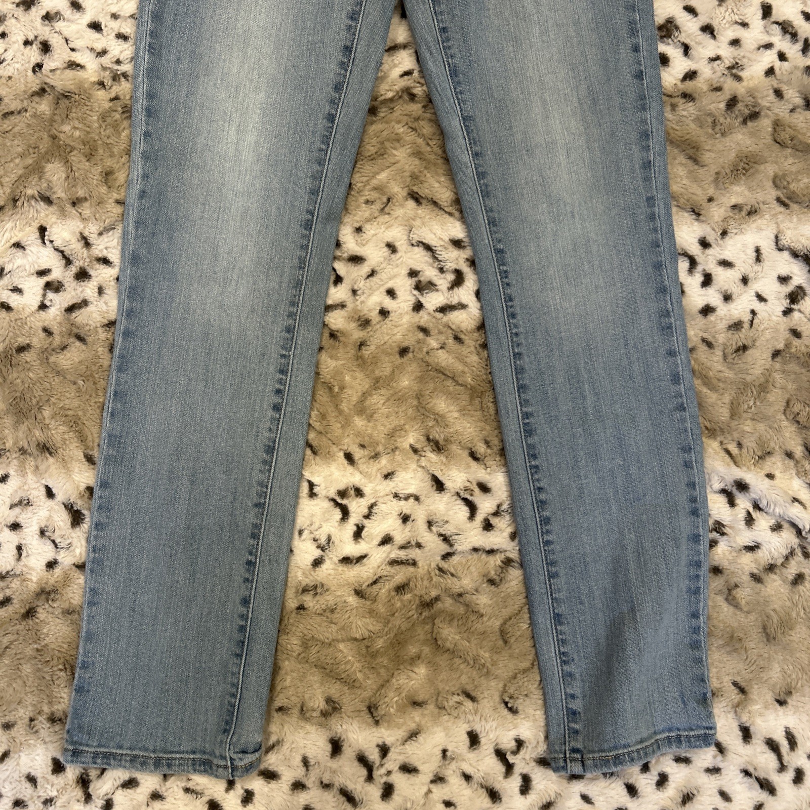 Levi's Women's Mid-Rise Skinny Jeans, Size 28 thumbnail 2