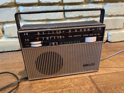 Vintage 60's Aiwa AR-122 12 Transistor Radio Leather Case Japan