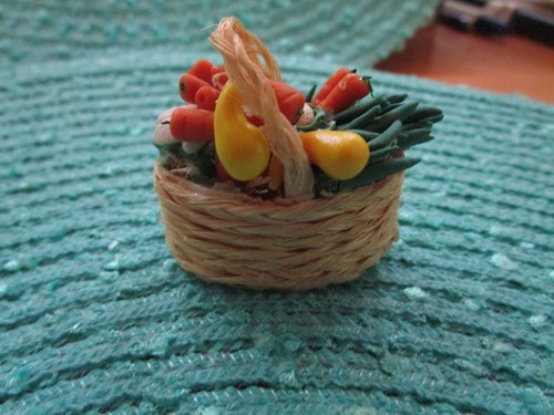 Vintage Dollhouse Miniature Vegetable Basket Cutting Board Soup Pot GUC Damage - Picture 17 of 20