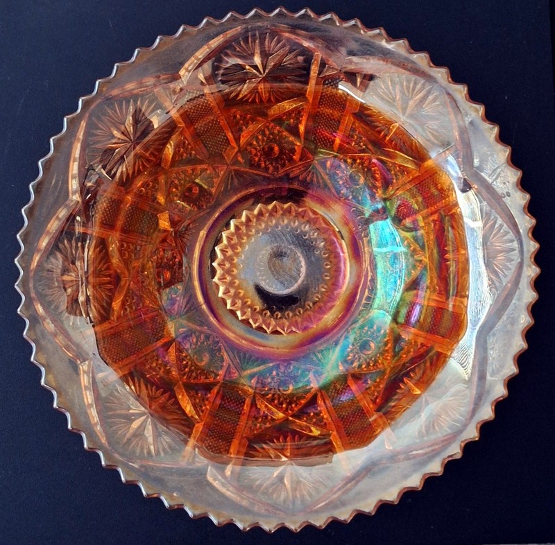 VINTAGE AMBER IRIDESCENT MARIGOLD CARNIVAL GLASS BOWL. RARE SUNBURST DESIGN 7.5"