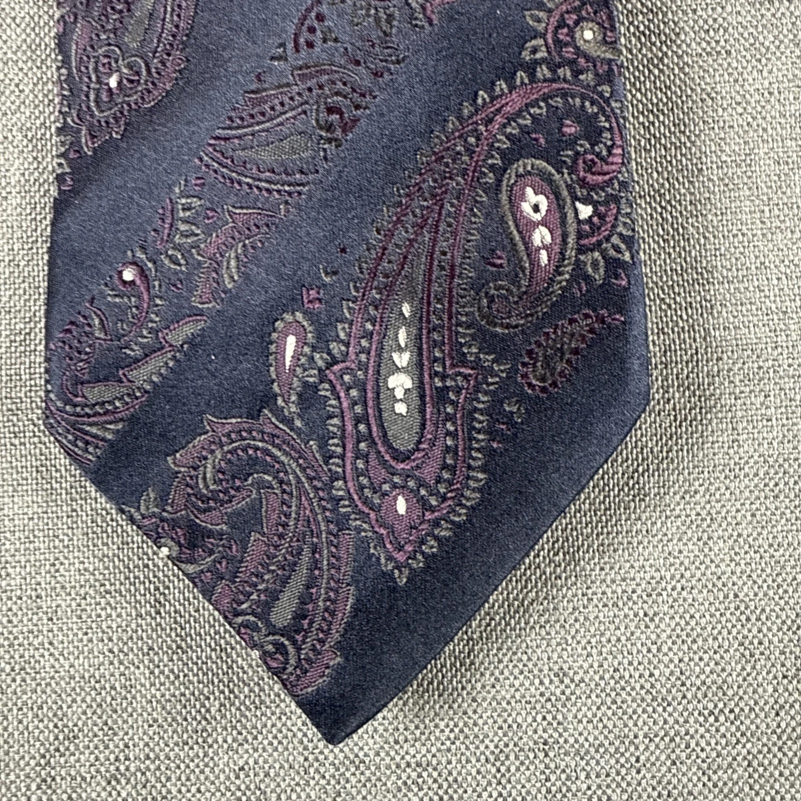 Dolce And Gabbana Tie 100% Silk Dark Blue Paisley Pattern Made In Italy - product detail image 2